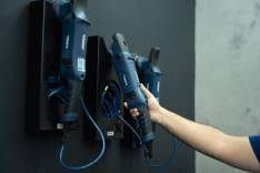 825313-MLU84702040779_052025